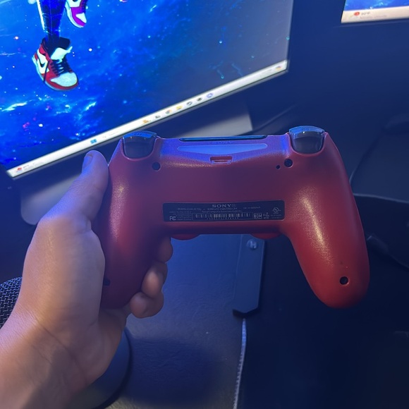 Ps4 controller - Picture 2 of 2